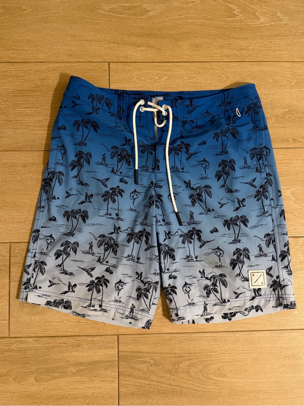 American Eagle-Men’s swim trunk-size medium